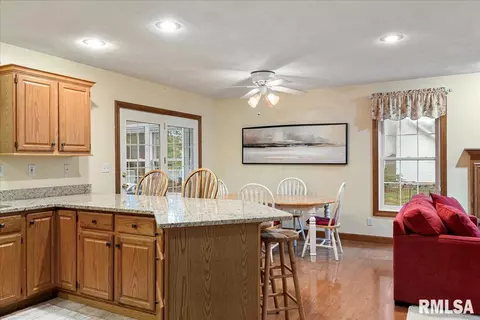 2550 Chapel Hill Dr, Springfield, IL 62702 photo 11