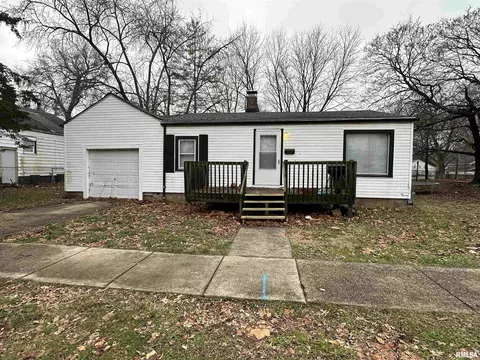 1953 S 16th St, Springfield, IL 62703