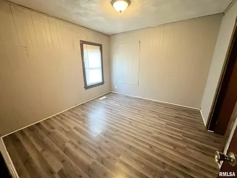1953 S 16th St, Springfield, IL 62703 photo 5