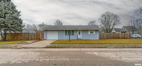 126 S State St, Lincoln, IL 62656