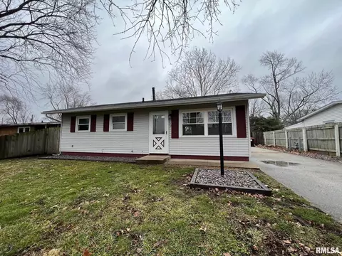 728 Bryan Ave, Lincoln, IL 62656
