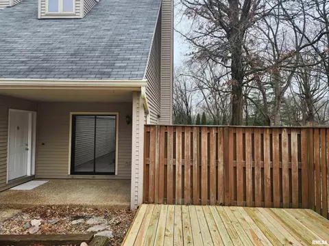 46 Country Pl, Springfield, IL 62703