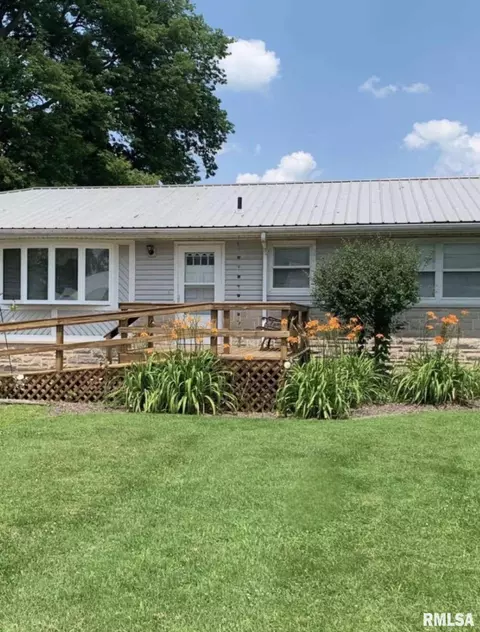 215 E Highway 106 Hwy, Hull, IL 62343