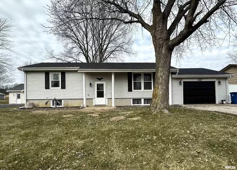 147 Lakeview Dr, Wataga, IL 61488