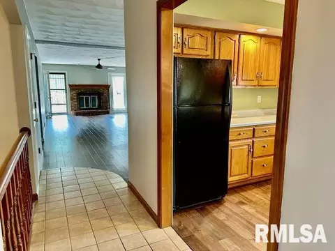 1714 Devonwood Dr, Springfield, IL 62704 photo 3