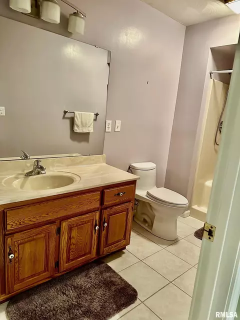 1714 Devonwood Dr, Springfield, IL 62704 photo 12