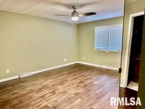 1714 Devonwood Dr, Springfield, IL 62704 photo 9