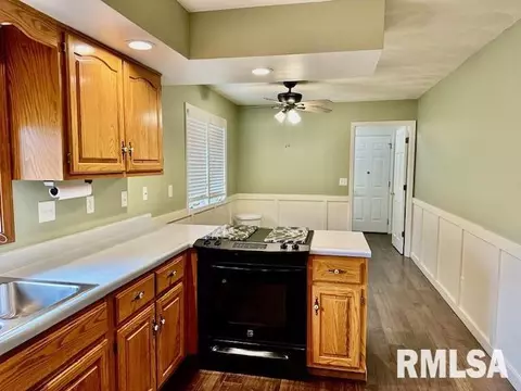 1714 Devonwood Dr, Springfield, IL 62704 photo 5