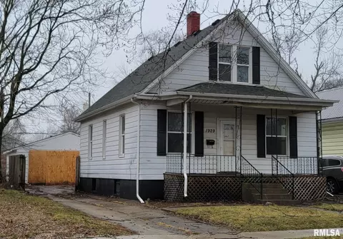 1929 S 2nd St, Springfield, IL 62704