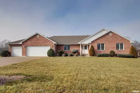 1222 Edinburgh St, Quincy, IL 62305