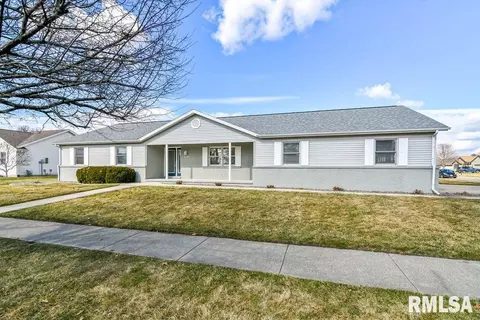 305 Ramblewood Ln, Sherman, IL 62684