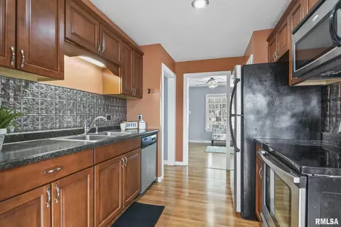 Kitchen - 2857 S 3rd St, Springfield, IL 62703 photo 4 of 4