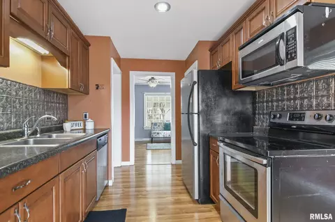 Kitchen - 2857 S 3rd St, Springfield, IL 62703 photo 2 of 4
