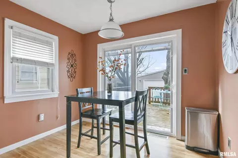 Dining - 2857 S 3rd St, Springfield, IL 62703 photo 2 of 3