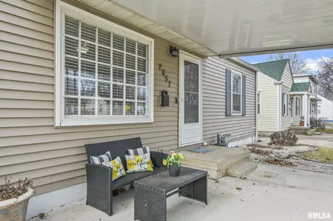 Exterior - 2857 S 3rd St, Springfield, IL 62703 photo 4 of 11