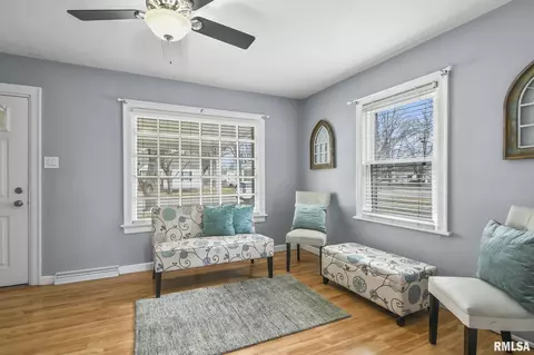 Living - 2857 S 3rd St, Springfield, IL 62703 photo 2 of 3