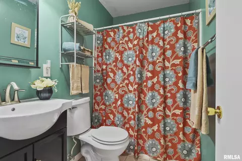 Bath - 2857 S 3rd St, Springfield, IL 62703 photo 1 of 2