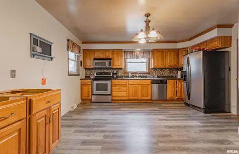 421 Cobleigh St, Emden, IL 62635 photo 13