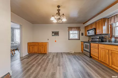 421 Cobleigh St, Emden, IL 62635 photo 15