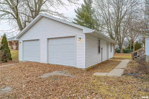 421 Cobleigh St, Emden, IL 62635 photo 4