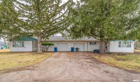 204 5th St, Armington, IL 61721