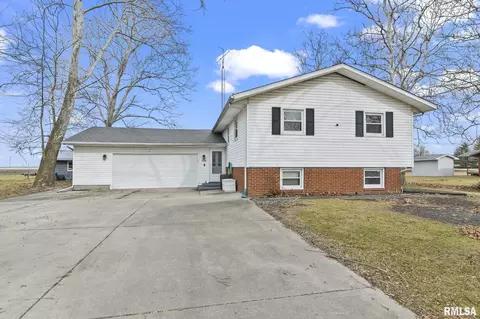 1224 Pine Ln, Auburn, IL 62615