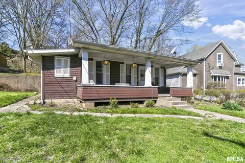 709 Old Salem Rd, Petersburg, IL 62675