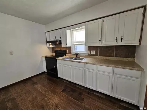 Kitchen - 1721 N 22nd St, Springfield, IL 62702 photo 3 of 3