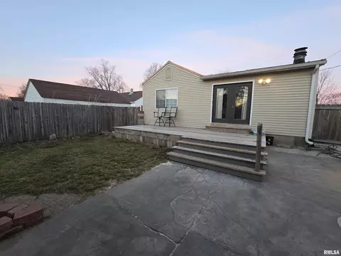 Exterior - 1721 N 22nd St, Springfield, IL 62702 photo 6 of 7