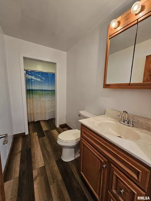 Bath - 1721 N 22nd St, Springfield, IL 62702 photo 1 of 2