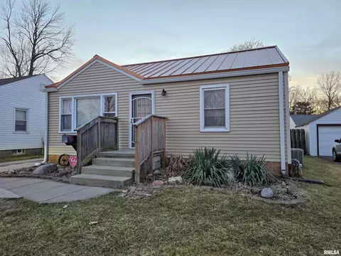 Exterior - 1721 N 22nd St, Springfield, IL 62702 photo 3 of 7