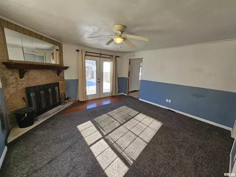 Living - 1721 N 22nd St, Springfield, IL 62702 photo 1 of 2