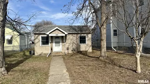 1021 Adams St, Quincy, IL 62301