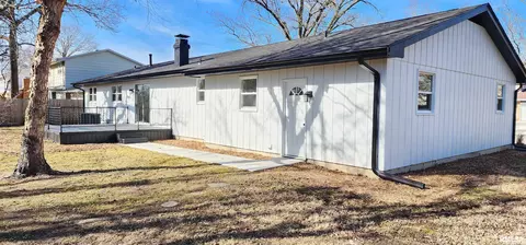 2416 Manchester Dr, Springfield, IL 62704 photo 4