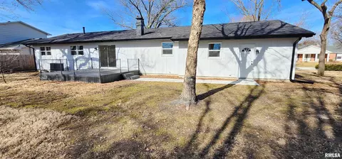 2416 Manchester Dr, Springfield, IL 62704 photo 6
