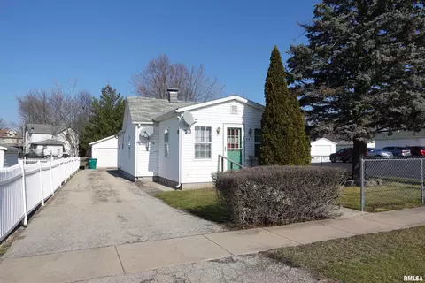 741 W Knox St, Galesburg, IL 61401