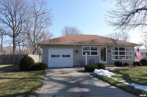 975 Lawrence Ave, Galesburg, IL 61401