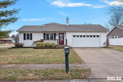 2600 Stratford Dr, Springfield, IL 62704