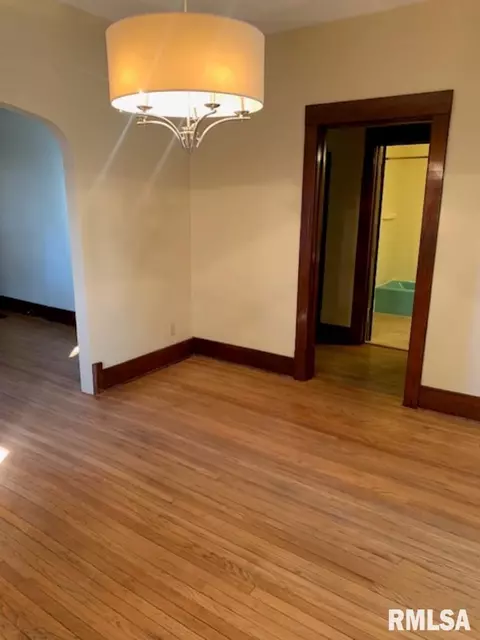122 S State St, Springfield, IL 62704 photo 5