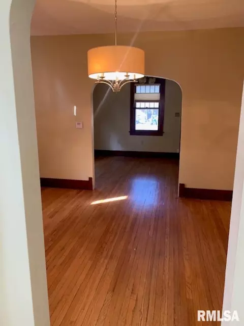 122 S State St, Springfield, IL 62704 photo 6