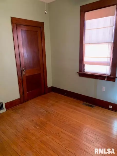122 S State St, Springfield, IL 62704 photo 13