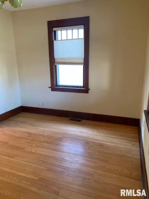 122 S State St, Springfield, IL 62704 photo 3