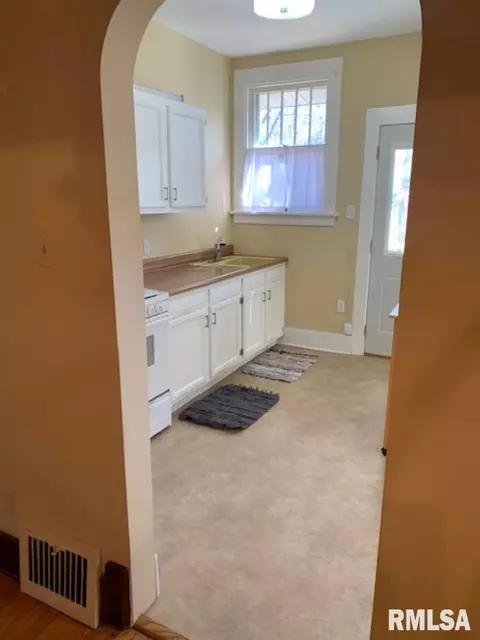 122 S State St, Springfield, IL 62704 photo 7