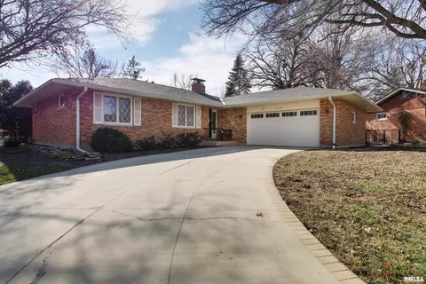 2038 W Wilmar Dr, Quincy, IL 62301
