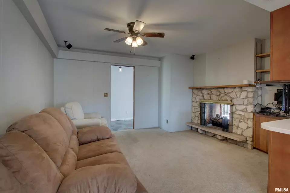 2038 W Wilmar Dr, Quincy, IL 62301 photo 4