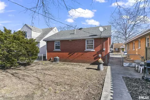 Exterior - 2113 N 6th St, Springfield, IL 62702 photo 8 of 8