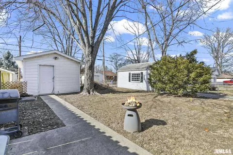 Exterior - 2113 N 6th St, Springfield, IL 62702 photo 5 of 8