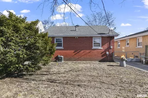 Exterior - 2113 N 6th St, Springfield, IL 62702 photo 6 of 8