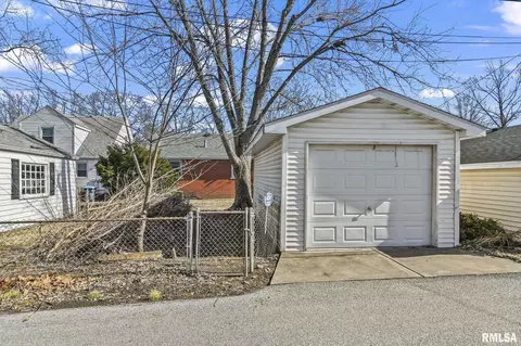 Exterior - 2113 N 6th St, Springfield, IL 62702 photo 4 of 8