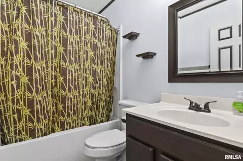 Bath - 2113 N 6th St, Springfield, IL 62702 photo 1 of 1